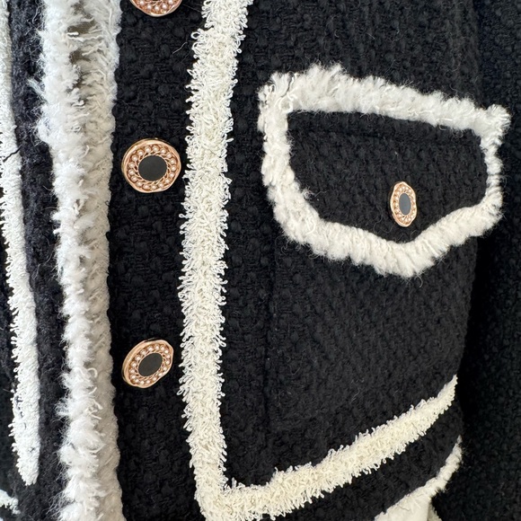 Chic Black and White Cardigan - Picture 7 of 7